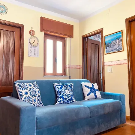 Mikros Apartment *
