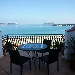 Mikros Front Sea Lejlighed