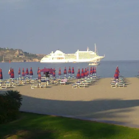 Mikros Front Sea * Giardini Naxos