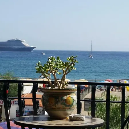Daire Mikros Front Sea Giardini Naxos